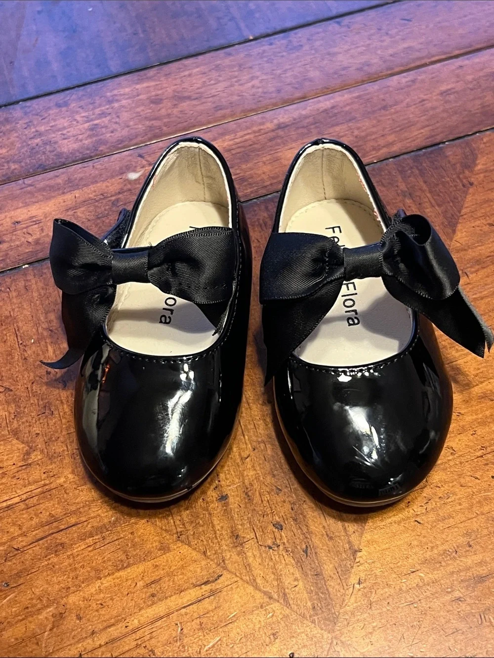 Felix & Flora shiny black